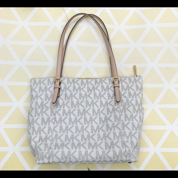 Michael Kors Handbags - MICHAEL KORS Shoulder Bag USED